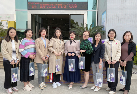 乘巾帼礼仪风，做AG真人最美人AG真人瓶盖工会开展纪念“三八”国际劳动妇女节系列活动