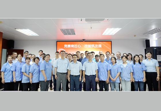 AG真人瓶盖公司表彰技能竞赛获奖选手、优秀师徒并召开“师带徒”拜师会